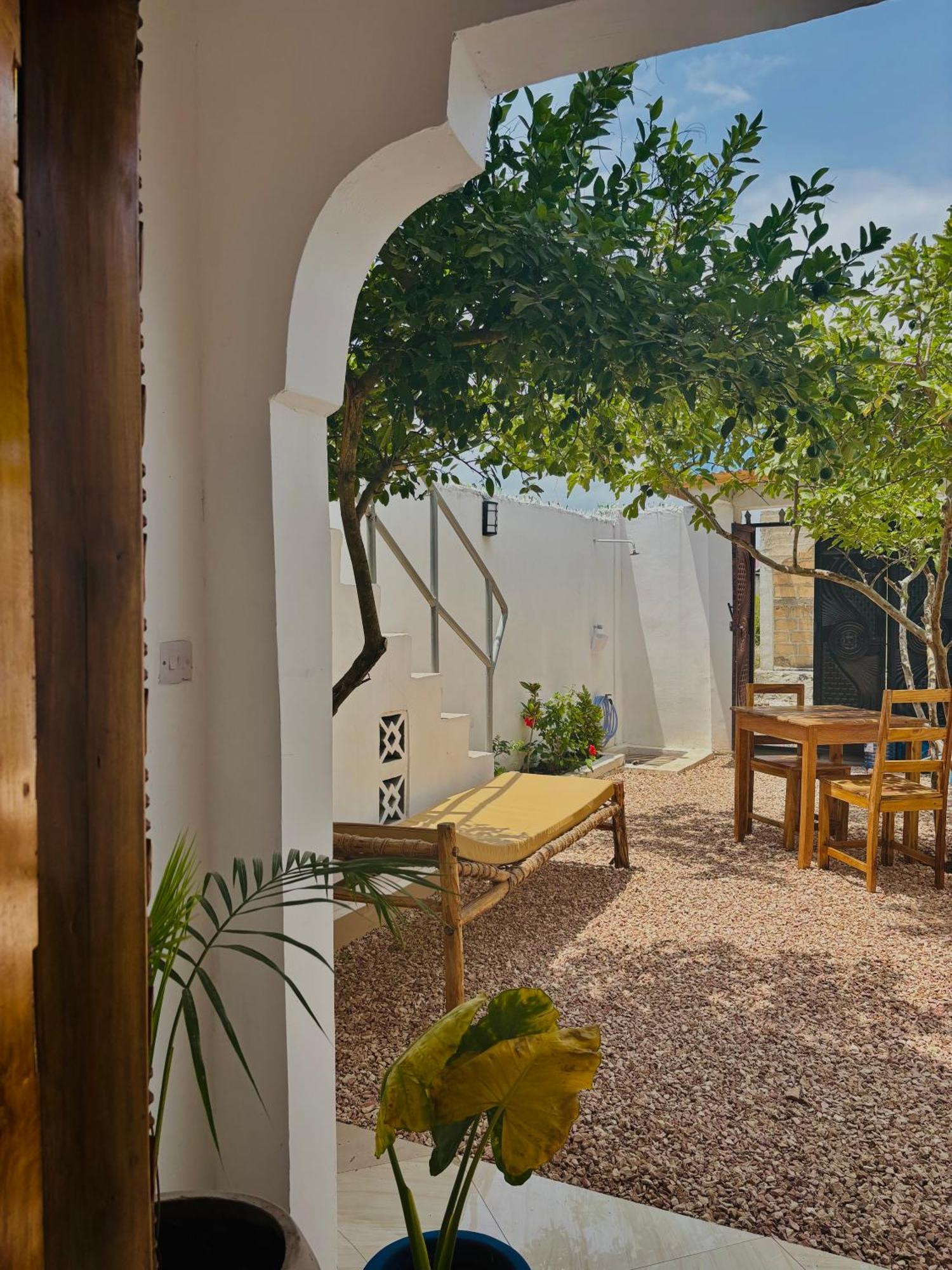Samia House
