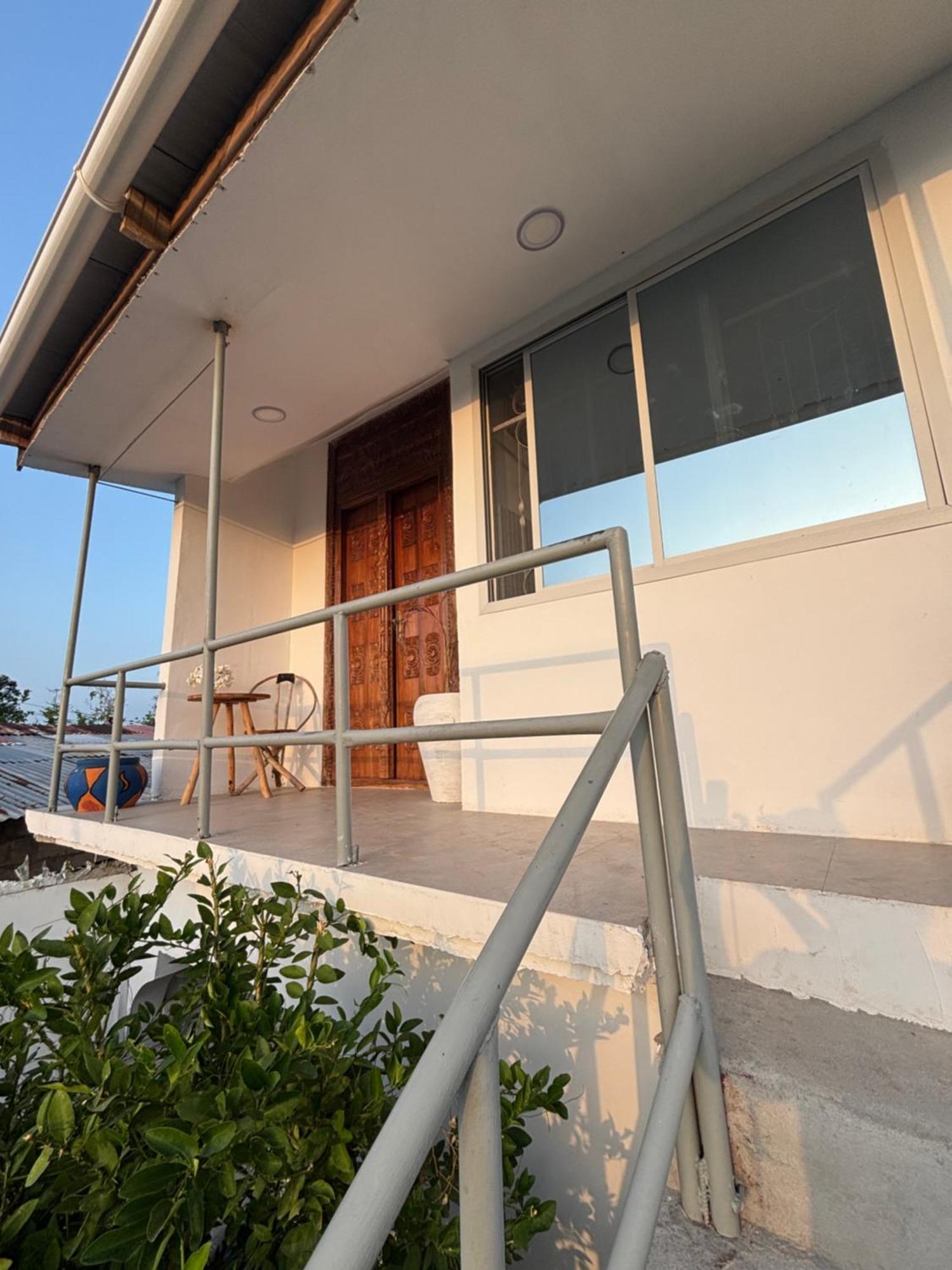 Samia House
